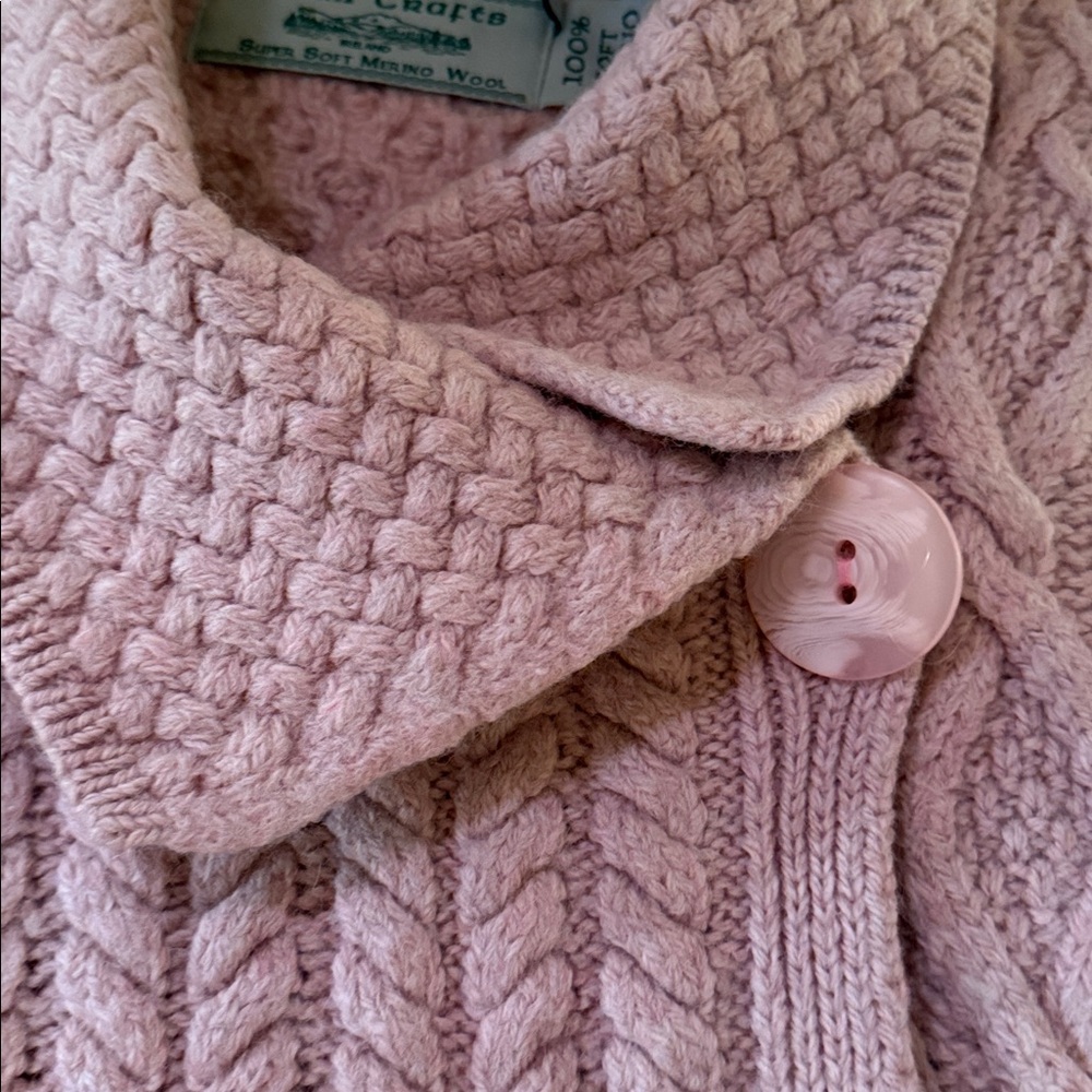 Aran Crafts soft merino wool one-button cable knit cardigan Pink Sz M Beautiful! - Picture 3 of 6